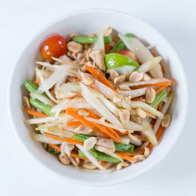 Som Tum (Papaya Salad).